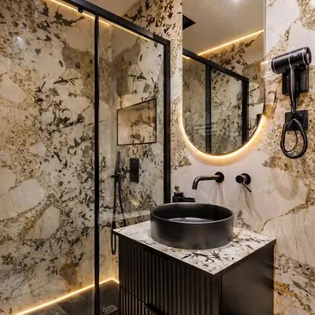 G Glamorous, Quiet In Le Marais * Parigi
